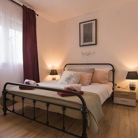 Apartments Flowers Krk Town Exterior photo